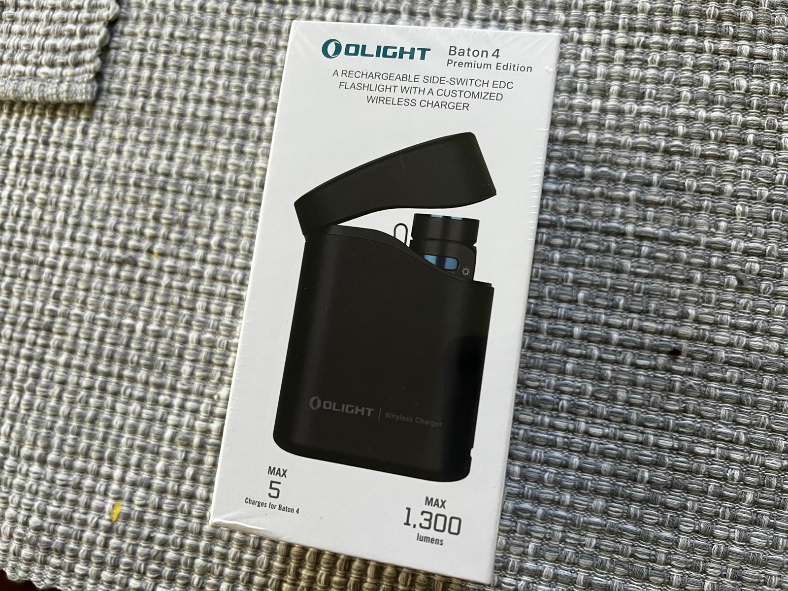 My hands on first impressions of the Olight Baton 4